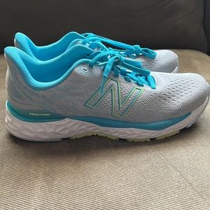 EUC New Balance Fresh Foam 880s Size 9.5